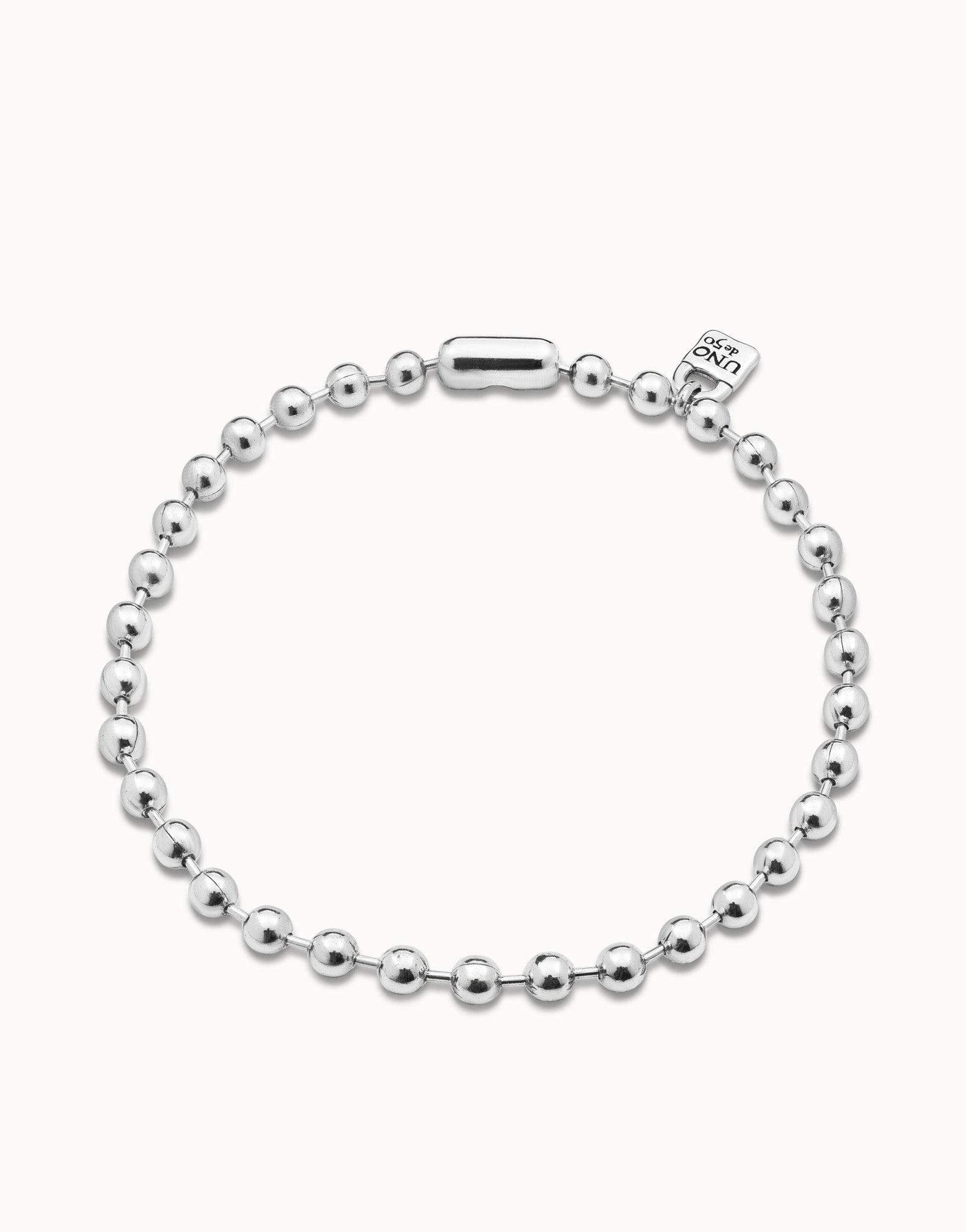 Bead necklace with contrasting accents