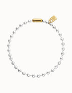 Bead necklace with contrasting accents
