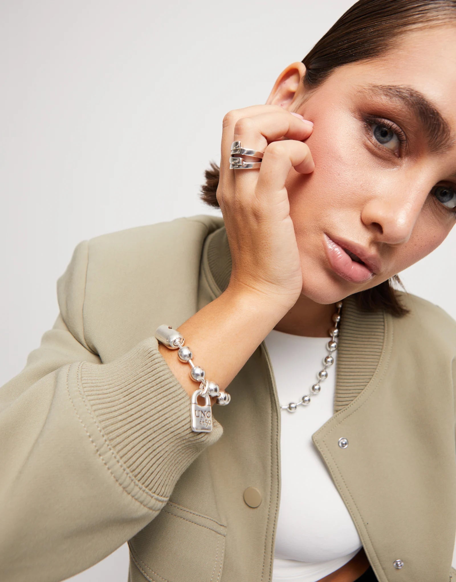Beaded bracelet with padlock