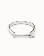 Bangle bracelet with shackle‑style clasp
