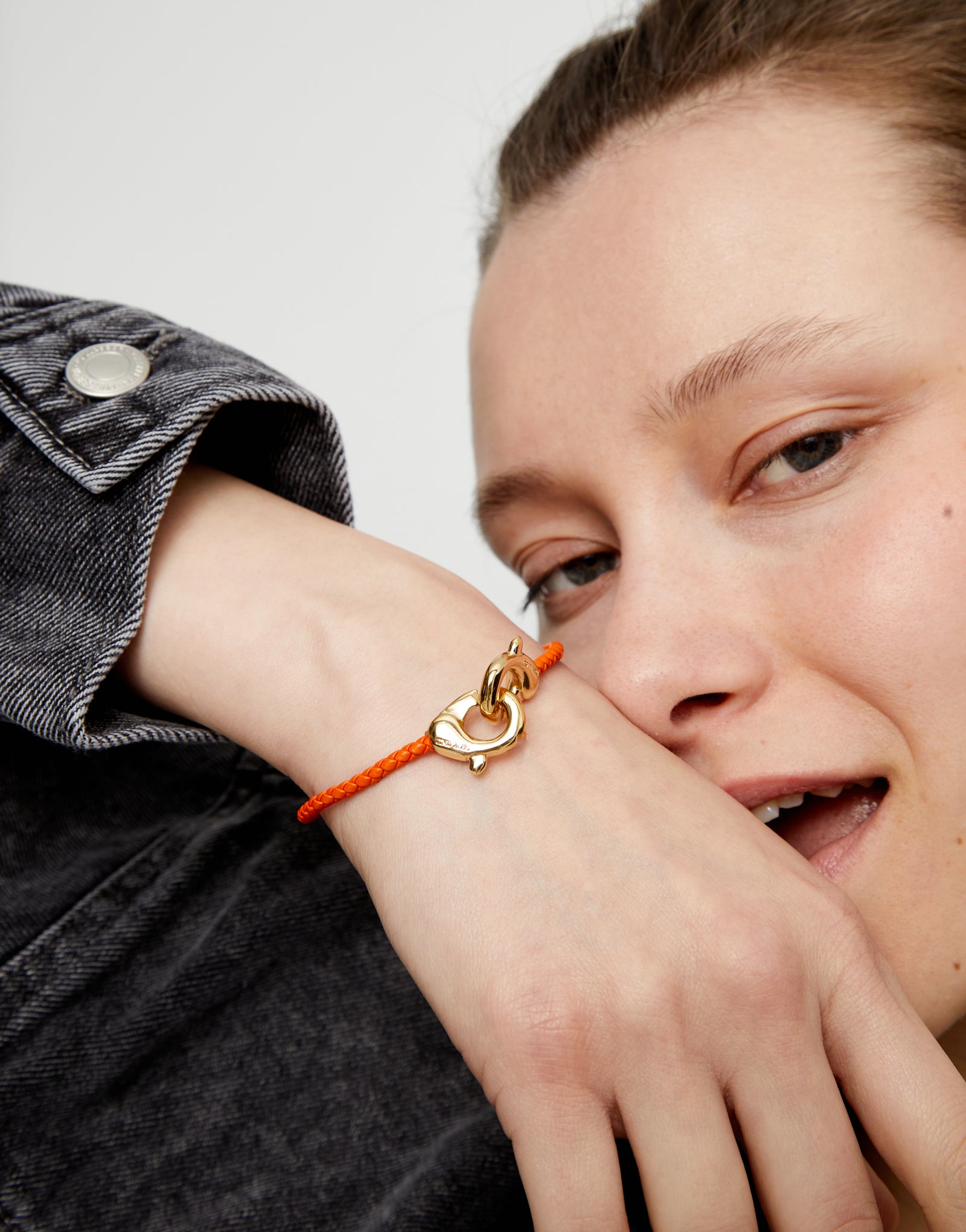Orange leather bracelet with interlocking carabine