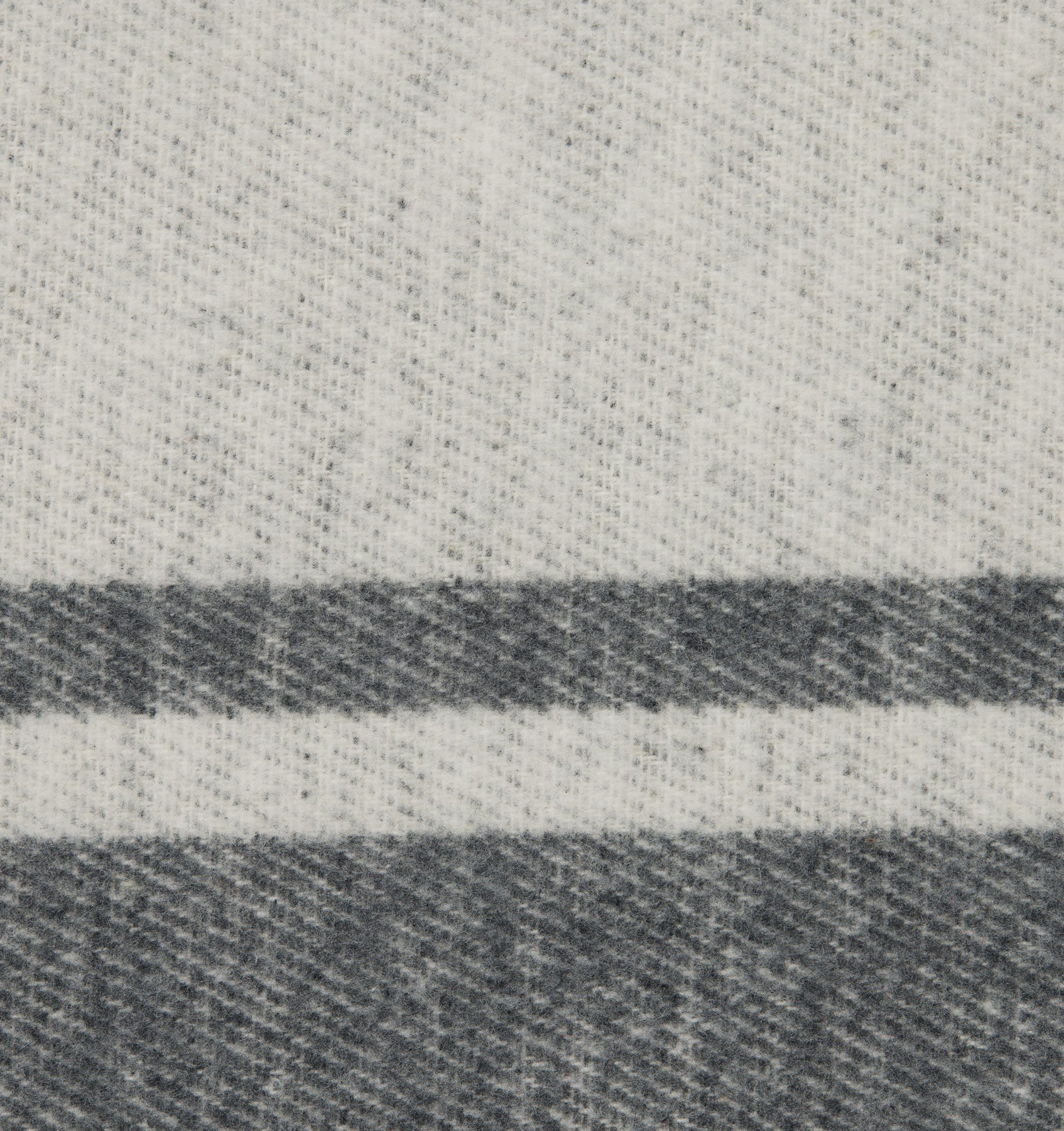 Viletta Throw - Sferra